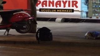 Ispartada caddede unutulan şüpheli çantadan bebek bezi çıktı