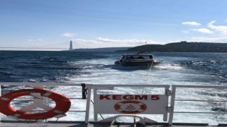 İstanbul Boğazında sürüklenen tekneyi Kıyı Emniyeti kurtardı