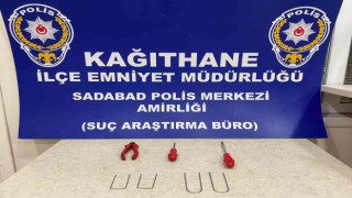 İstanbulda vatandaşların kabusu hırsız yakalandı: 22 otomobilin multimedya cihazını çaldı