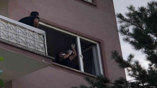 İtfaiye ve AFAD ekipleri cenazeyi evden çıkarabilmek için seferber oldu