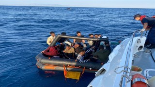 İzmir açıklarında 38 göçmen yakalandı, 136 göçmen kurtarıldı