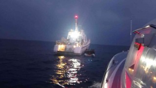 İzmir açıklarında 48 düzensiz göçmen yakalandı