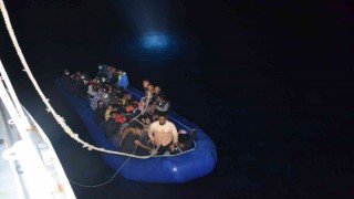 İzmir açıklarında 83 düzensiz göçmen yakalandı, 41 göçmen kurtarıldı
