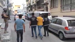 İzmir polisinden film sahnelerini aratmayan operasyon: 29 torbacı gözaltında