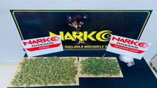 İzmirde iç çamaşırına uyuşturucu saklayan torbacı yakalandı