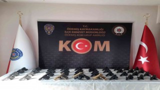 İzmirde nefes kesen ruhsatsız silah operasyonu: 2 gözaltı
