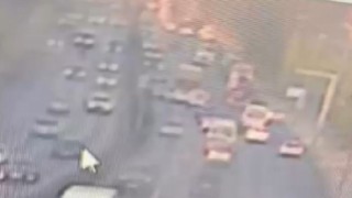 İzmirde savcı ve kızlarının yaralandığı kaza anı kamerada