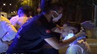 İzmirde takla atan taksinin sürücüsü kazadan hafif sıyrıklarla kurtuldu