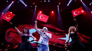 İzmirliler 30 Ağustosu konserlerle kutladı