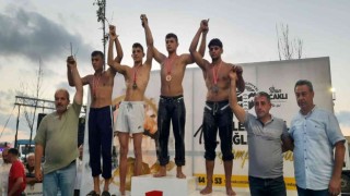 İzmitli pehlivanlar Şileden 5 madalya ile döndü