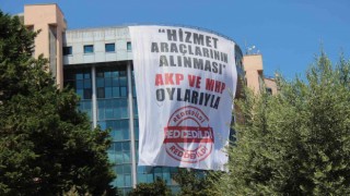 İzmitte pankart tartışması