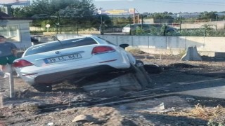 Jandarma karakolu önünde trafik kazası: 1 yaralı