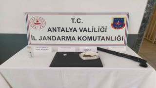 Jandarma şüphe üzerine durdurdu, uyuşturucu madde çıktı