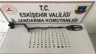Jandarmanın yakaladığı definecinin üzerinden 107 sikke çıktı