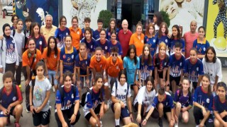 Kadın futbolcular 2. lige dolu dizgin hazırlanıyor