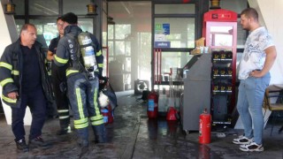 Kafenin mutfağından çıkan yangın paniğe sebep oldu