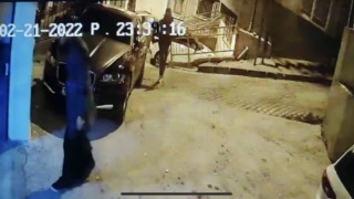 Kağıthanede kapkaç anı kameraya yansıdı: Avukatın evrak çantasını çaldılar