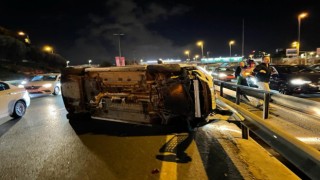 Kağıthanede meydana gelen trafik kazasında otomobil yan yattı: 1 yaralı