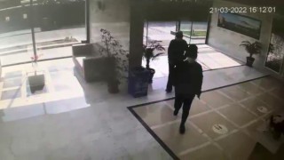 Kağıthanede rezidanslara dadanan maskeli kadın hırsızlar kamerada