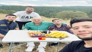 Kanser tedavisi gören gazeteci genci arkadaşları mutlu gününde unutmadı