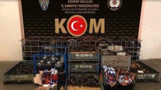 Kapıkulede tırda 695 adet kaçak oto parçası ele geçirildi