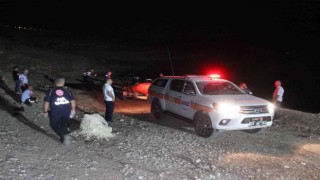 Karamanda baraja düşen hafif ticari araç bulundu