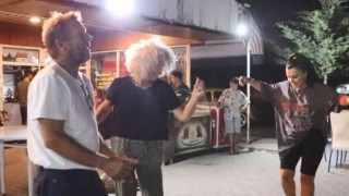 Karavanla Karadeniz turuna çıkan Hollandalı turistlere Ankara havası oynattılar