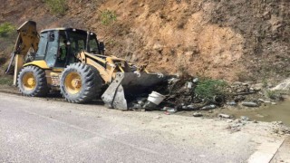 Karayolları selin ardından temizlik yaptı