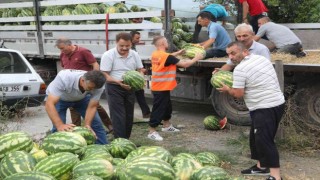 “Karpuz tarlada kalmasın” kampanyası kırsal mahallelerle büyüyor
