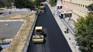 Karsta yollar yapılıyor, vatandaşların yüzü gülüyor