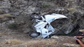 Kayıp gencin cansız bedeni uçuruma yuvarlanmış otomobilde bulundu