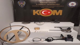 Kayseride tarihi eser operasyonu: El yazması Kuran-ı Kerim ele geçirildi