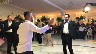 Kayserisporlu futbolcular düğünde coştu