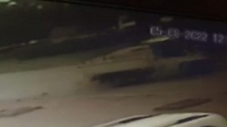 Kaza anı saniye saniye kamerada: 2 yaralı