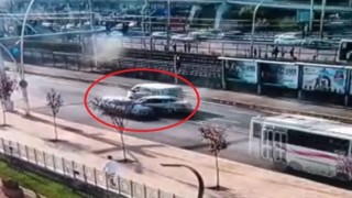 Kaza yapmamak için direksiyonu çevirdi, karşı yönden gelen araca çarptı: 1 yaralı