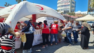 Kızılay Edremit şubesinden aşure hayrı