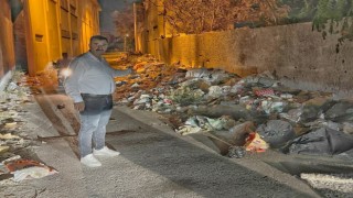 Konak Belediyesine ‘sokak ortasında çöp tepkisi