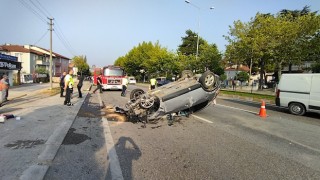 Kontrolden çıkan otomobil durağa girdi: 1 ölü, 3 yaralı