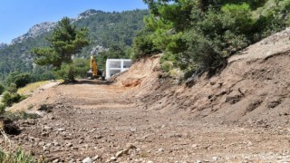 Konyaaltı Belediyesinden Yarbaş Çandırda yol çalışması