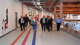 KOSGEB Başkanı Hasan Basri Kurt, Tuzla Belediyesi Teknoloji Merkezini gezdi
