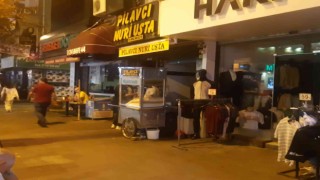 Küçükçekmecede elektrikler gitti, esnaf gün boyu mum ışığında iş yapmaya çalıştı