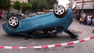 Küçükçekmecede evlilik teklifi yapmaya giderken kaza yaptı