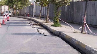 Küçükçekmecede inşaatın temel kazısı sırasında yol çöktü