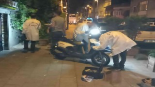 Küçükçekmecede motosikletle gelen şüpheliler 1 kişiyi sokak ortasında vurarak öldürdü
