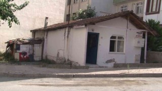 Küçükçekmecede psikolojik rahatsızlığı olan bir şahıs evini yakmaya çalıştı