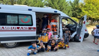 Kurs öğrencilerine ambulanslar tanıtıldı