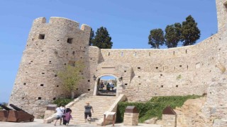 Kuşadası Güvercinada Kalesini üç ayda 100 bin kişi ziyaret etti