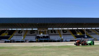 Kuşadası Özer Türk Stadının zemini yenileniyor