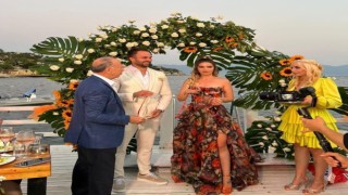 Kuşadasında düğün gibi nişan töreni