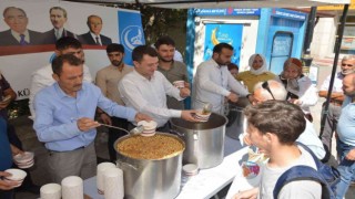 Kütahya Ülkü Ocaklarından aşure ikramı